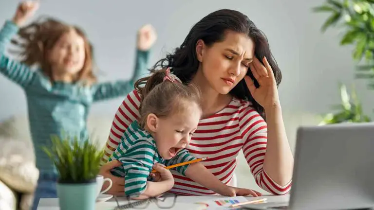 Breaking down the process How USA working moms juggle it all