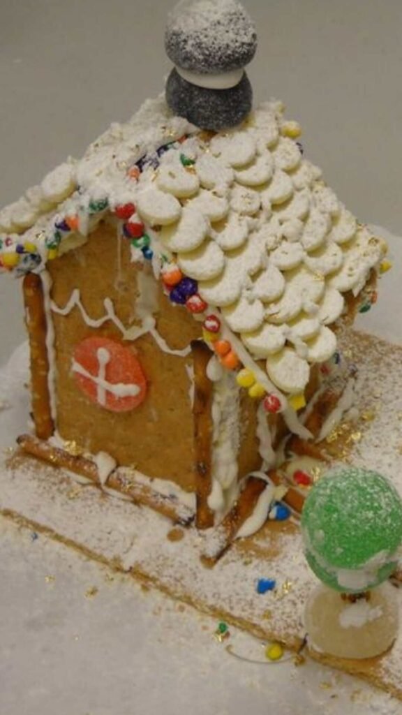 16 Magical Halloween Gingerbread House Ideas You’ll Want to Make Right Now 6 16 Magical Halloween Gingerbread House Ideas You’ll Want to Make Right Now -