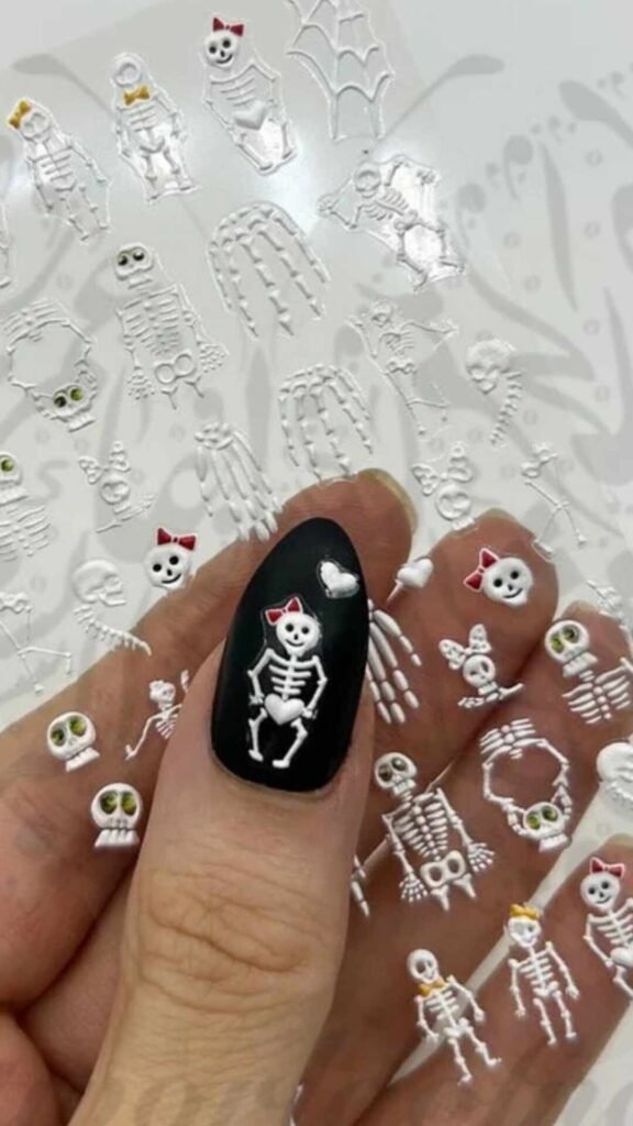 20 Spooky-Cute Halloween Nail Ideas for the Perfect Look 11 20 Spooky-Cute Halloween Nail Ideas for the Perfect Look -