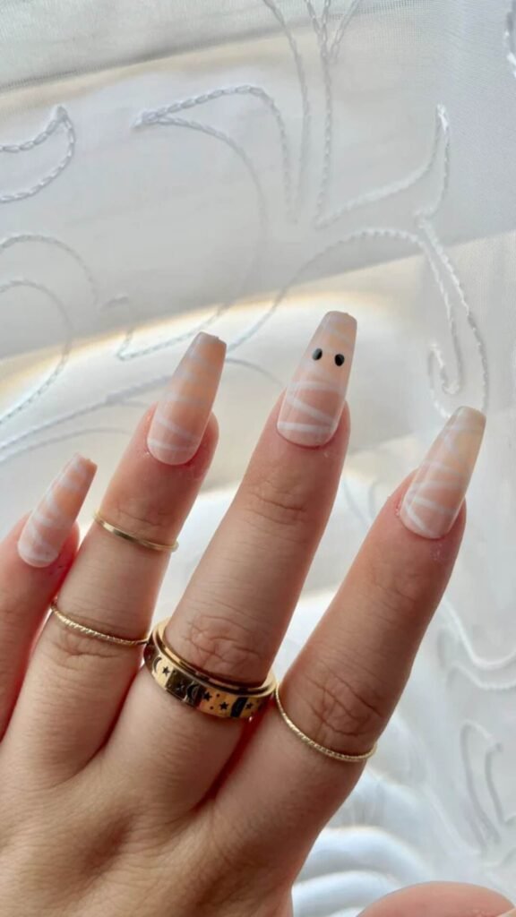 4 Quick and Easy Halloween Nail Art Ideas You’ll Love! 2 4 Quick and Easy Halloween Nail Art Ideas You’ll Love! -