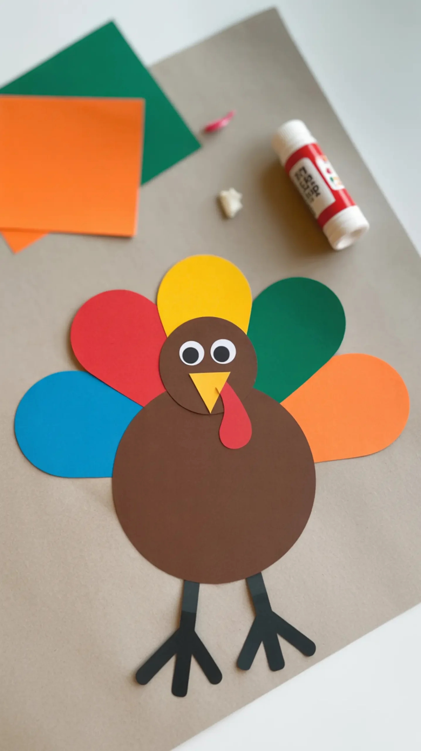 "20 Fun & Easy Thanksgiving Crafts for Preschoolers (Perfect for the Classroom)" 14 14 h2 turkey shape