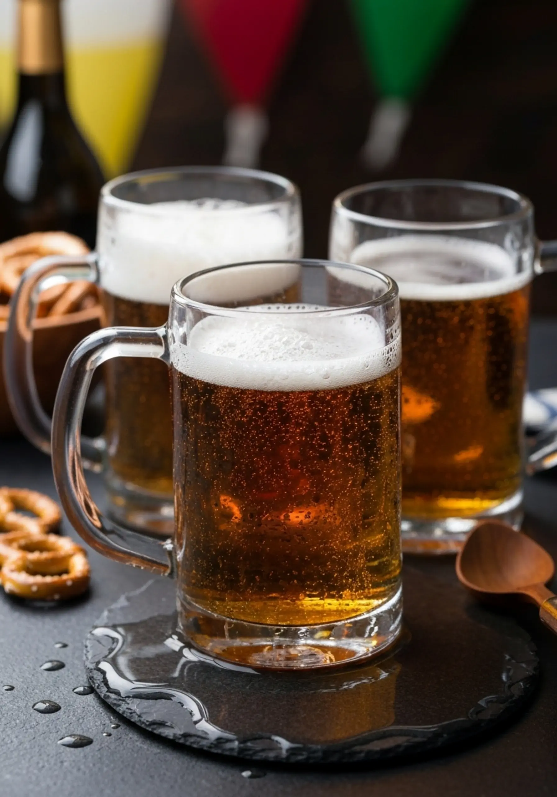 P image a garnished 10 mugs orange liquid strong fresh slice stick filled and cinnamon amber glass with em