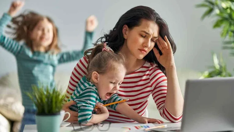 Balancing Work and Home Responsibilities: A Process Infographic for Working Moms 5 Breaking down the process How USA working moms juggle it all