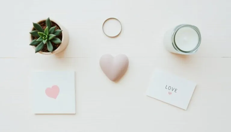 20 Minimalist Valentine’s Gifts That Are Simple Yet Meaningful